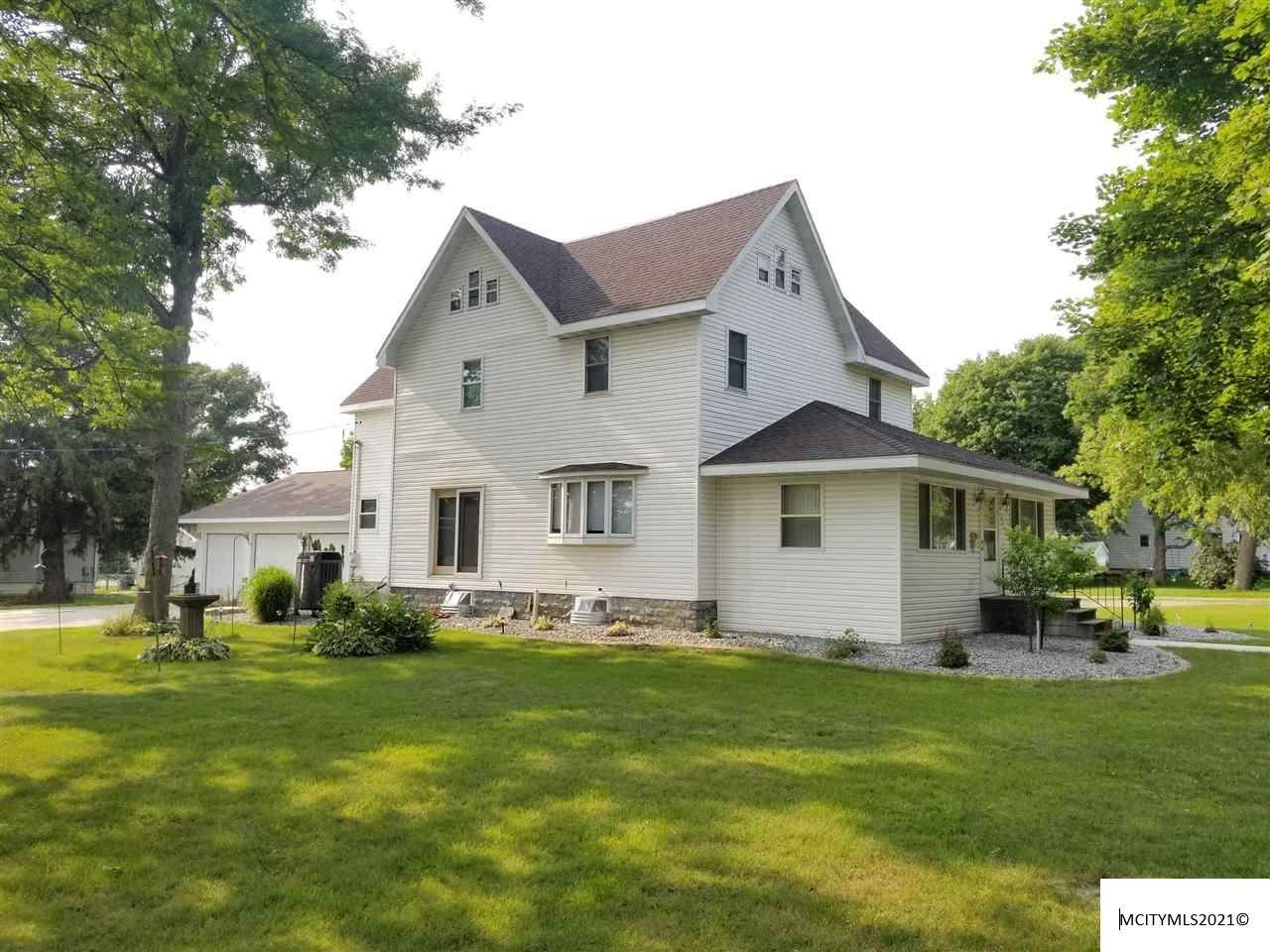 220 3rd St S - Photo 1