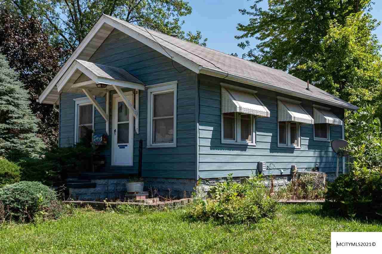 213 13th Pl Ne - Photo 1