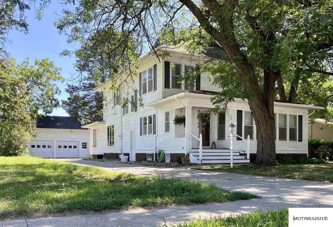 102 10th St - Photo 1