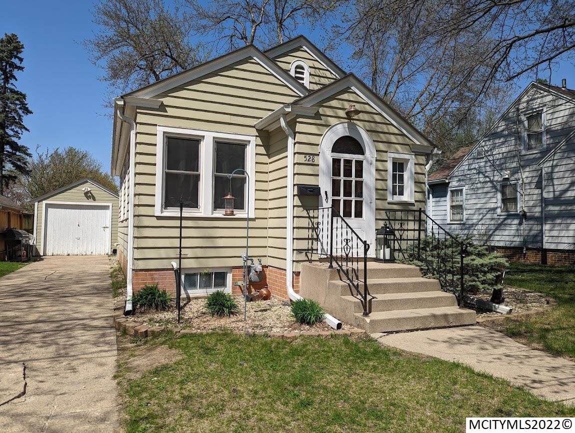 528 14th Se - Photo 1