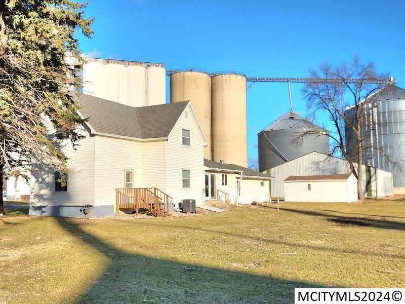 809 1st Ave Nw - Photo 1