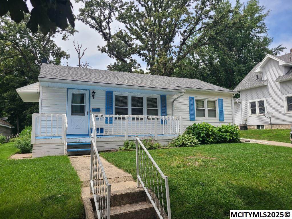 1412 Hampshire Pl - Photo 1