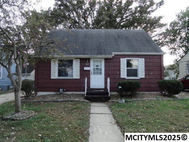 729 17th Ne - Photo 1