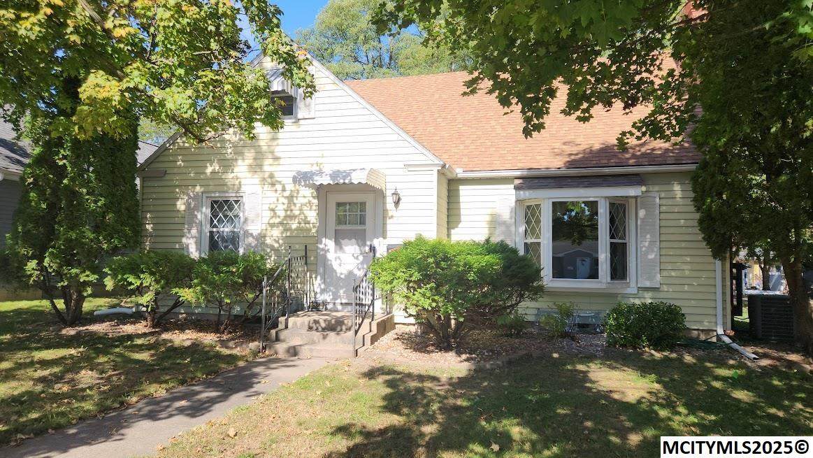 834 4th Se - Photo 1