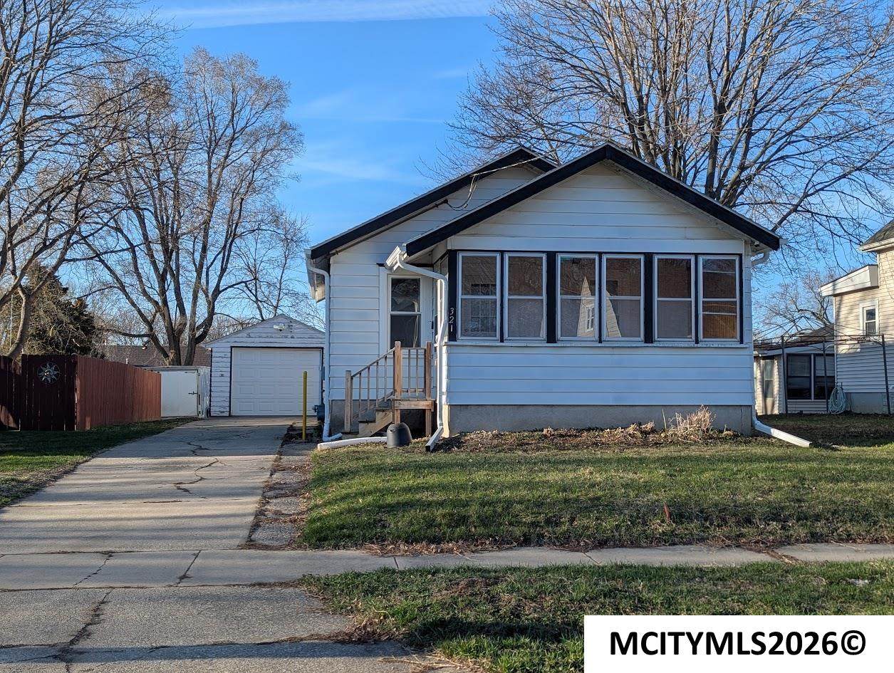 321 21st Se - Photo 1