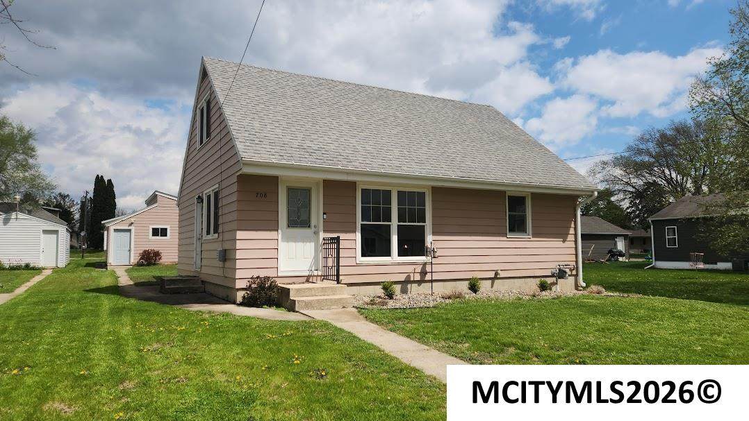 708 16th Se - Photo 1