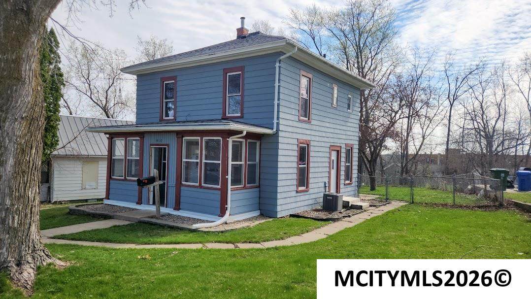 410 Clinton - Photo 1