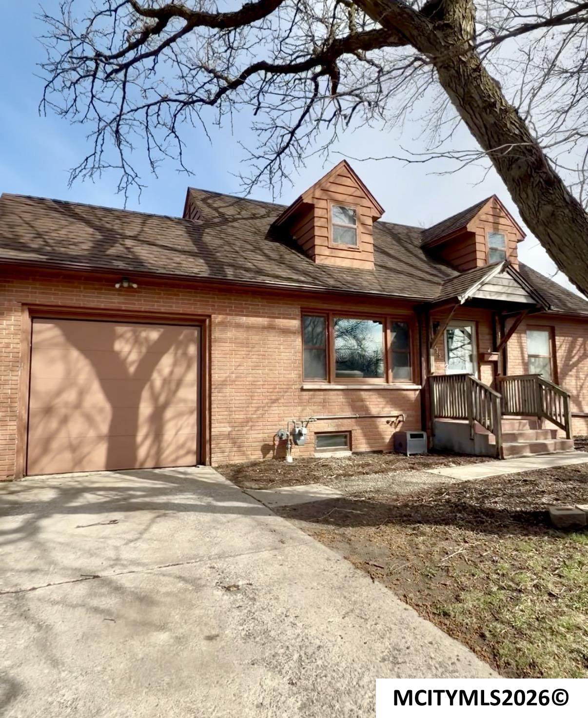 915 Louisiana - Photo 1