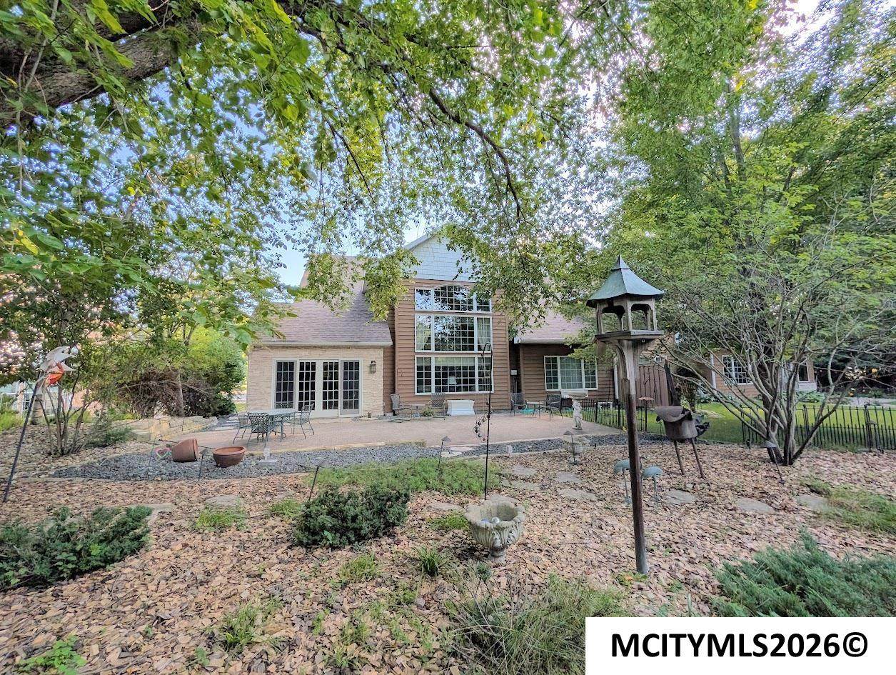 2030 Hunters Ridge Dr - Photo 1