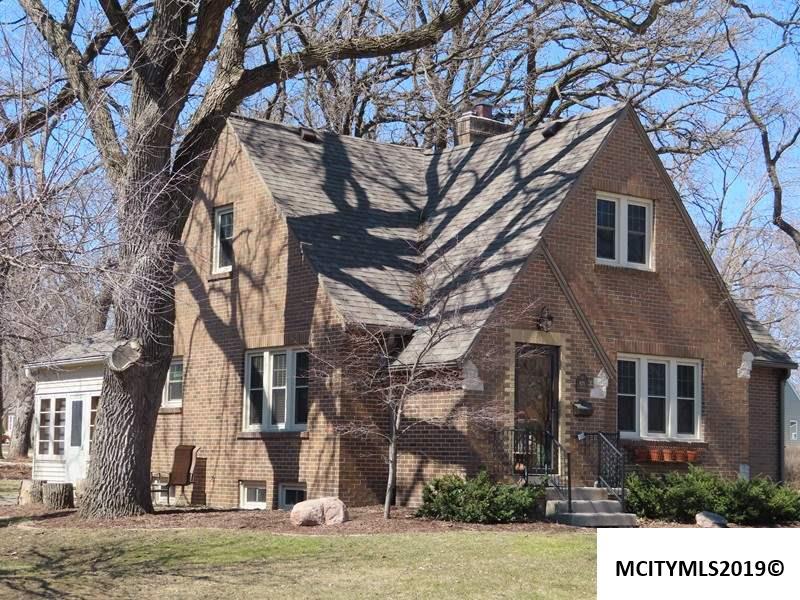 836 Hampshire - Photo 1