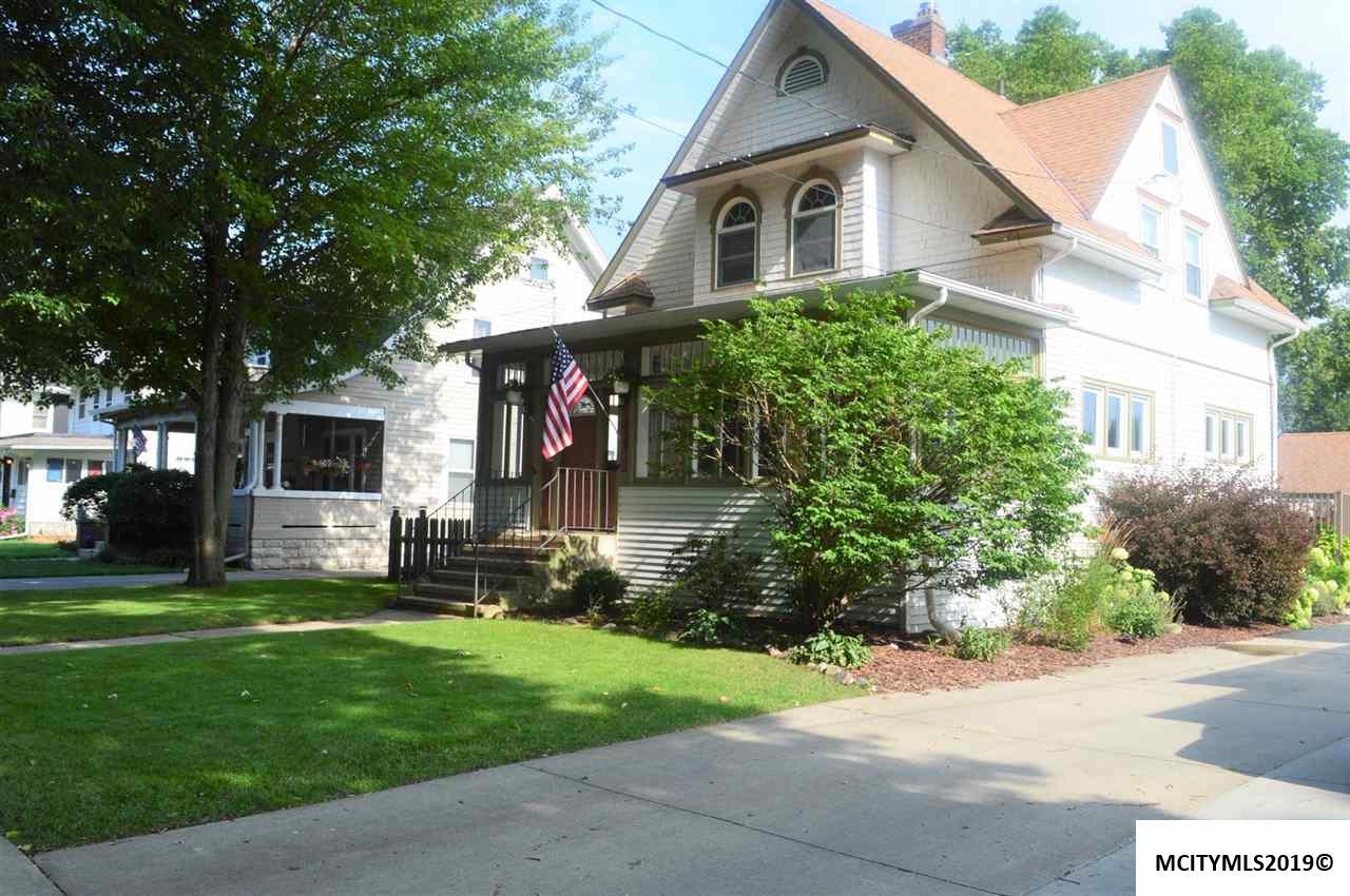 214 10th Nw - Photo 1