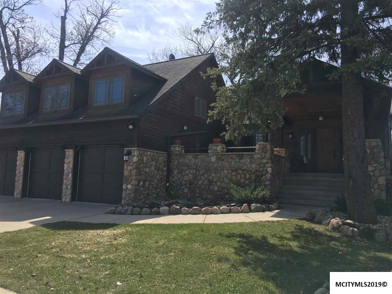 721 Shore Dr - Photo 1