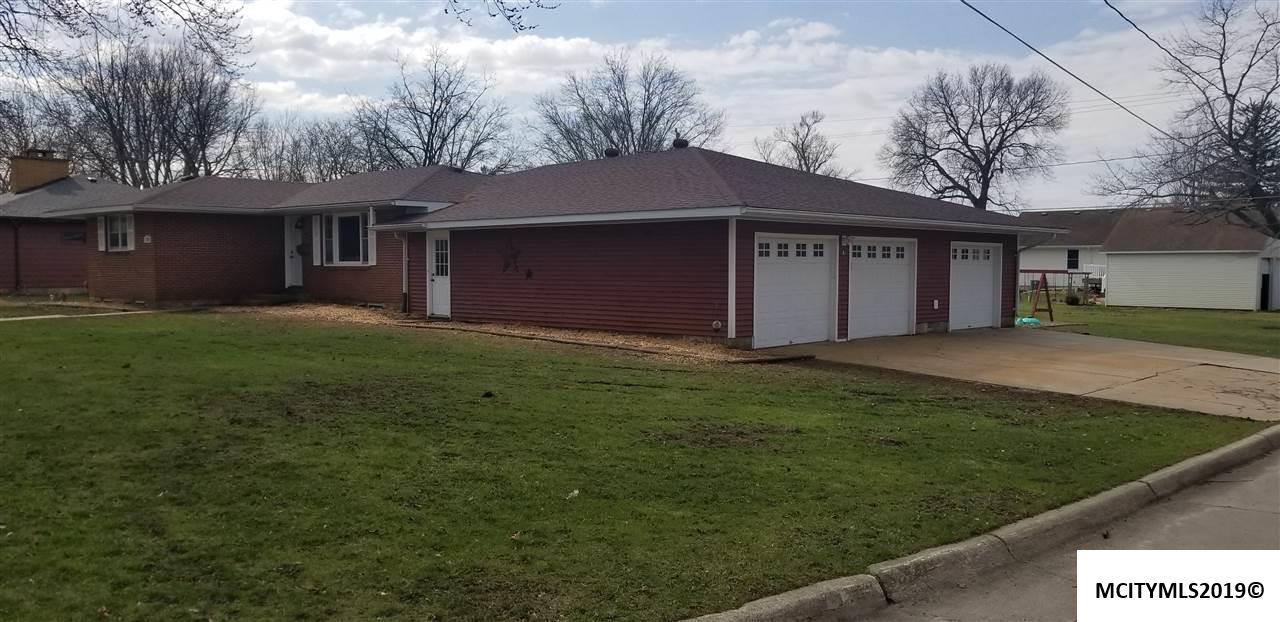 1700 Owen St - Photo 1