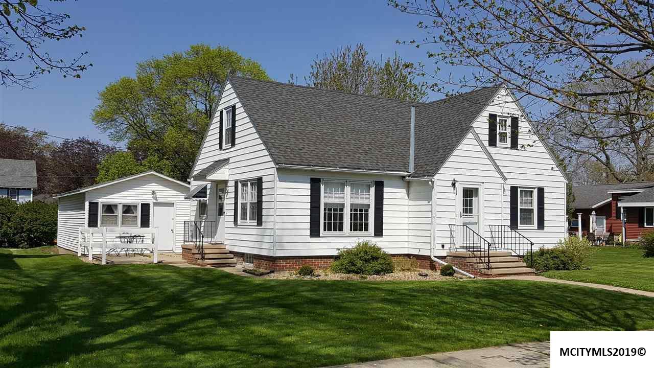 208 School St - Photo 1