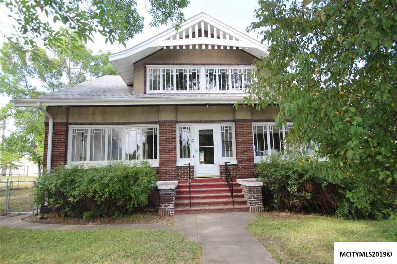 106 1st Ave Se - Photo 1
