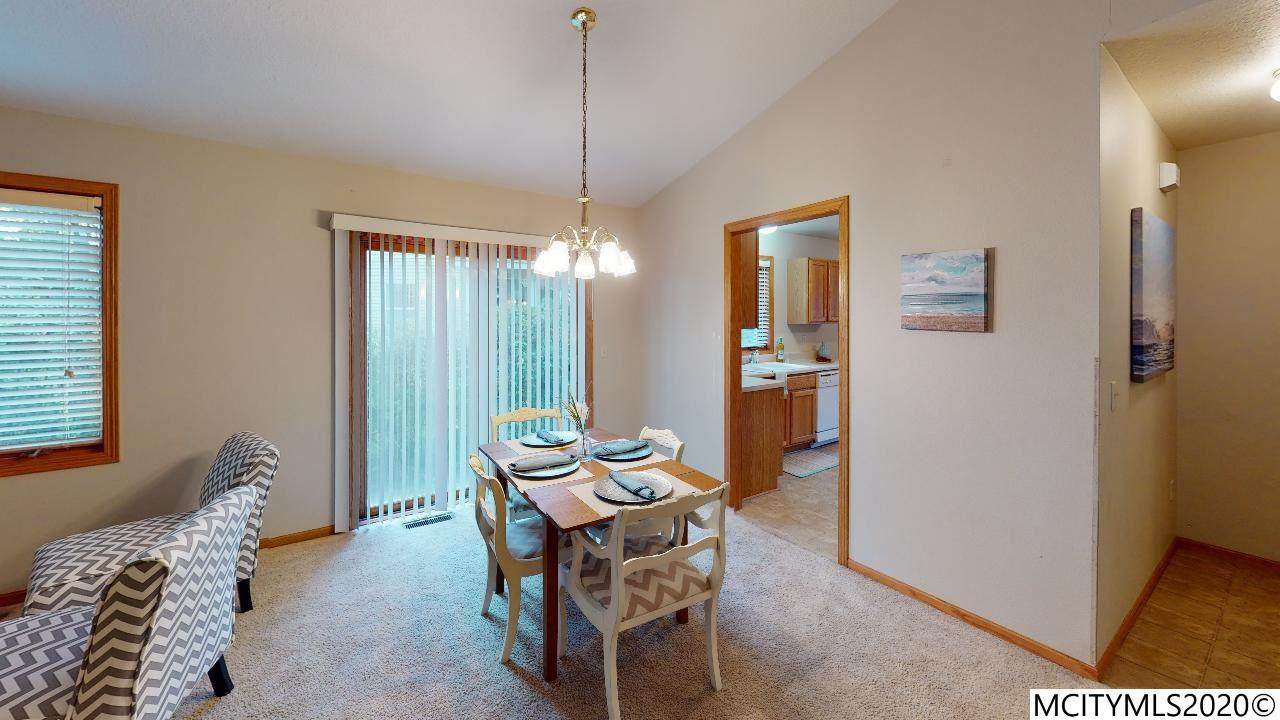 2107 Springview Dr - Photo 1