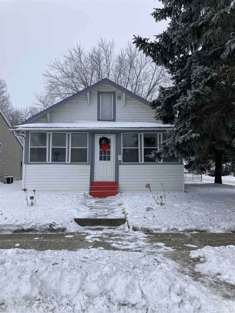 1101 1st Ne - Photo 1