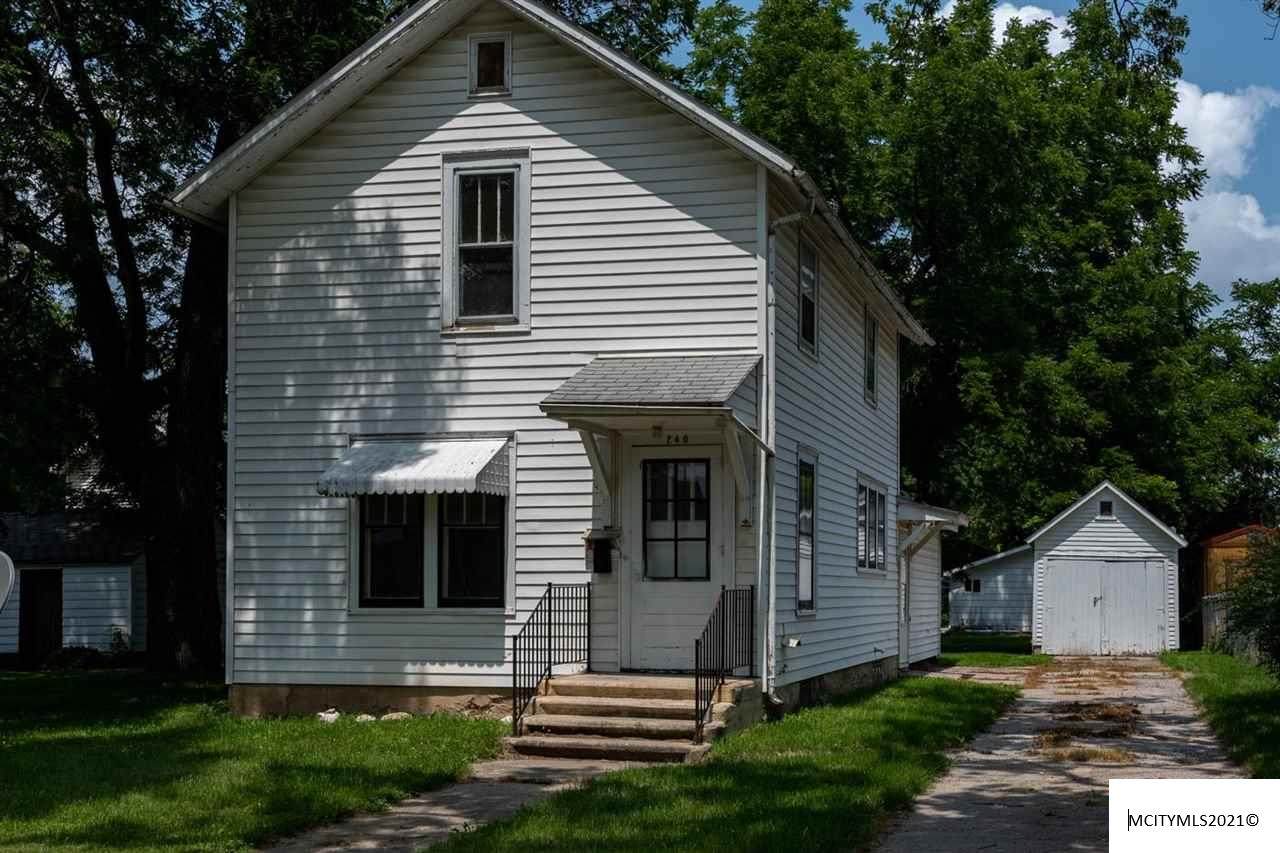 240 7th Se - Photo 1