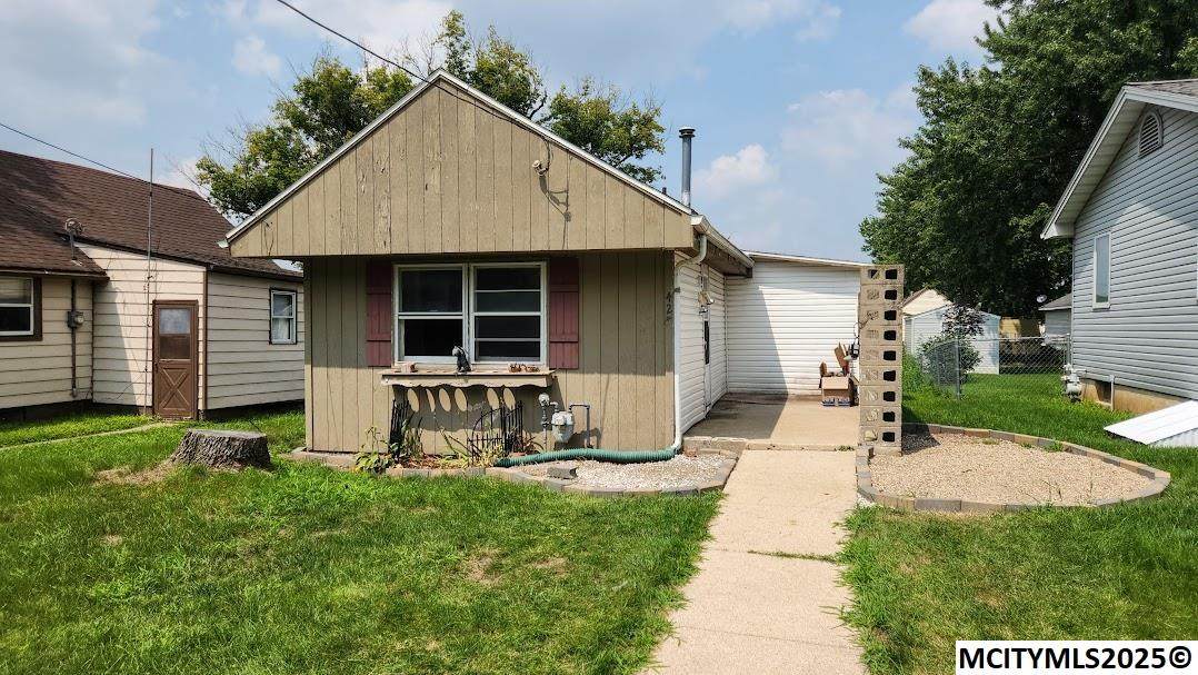 428 29th Sw - Photo 1