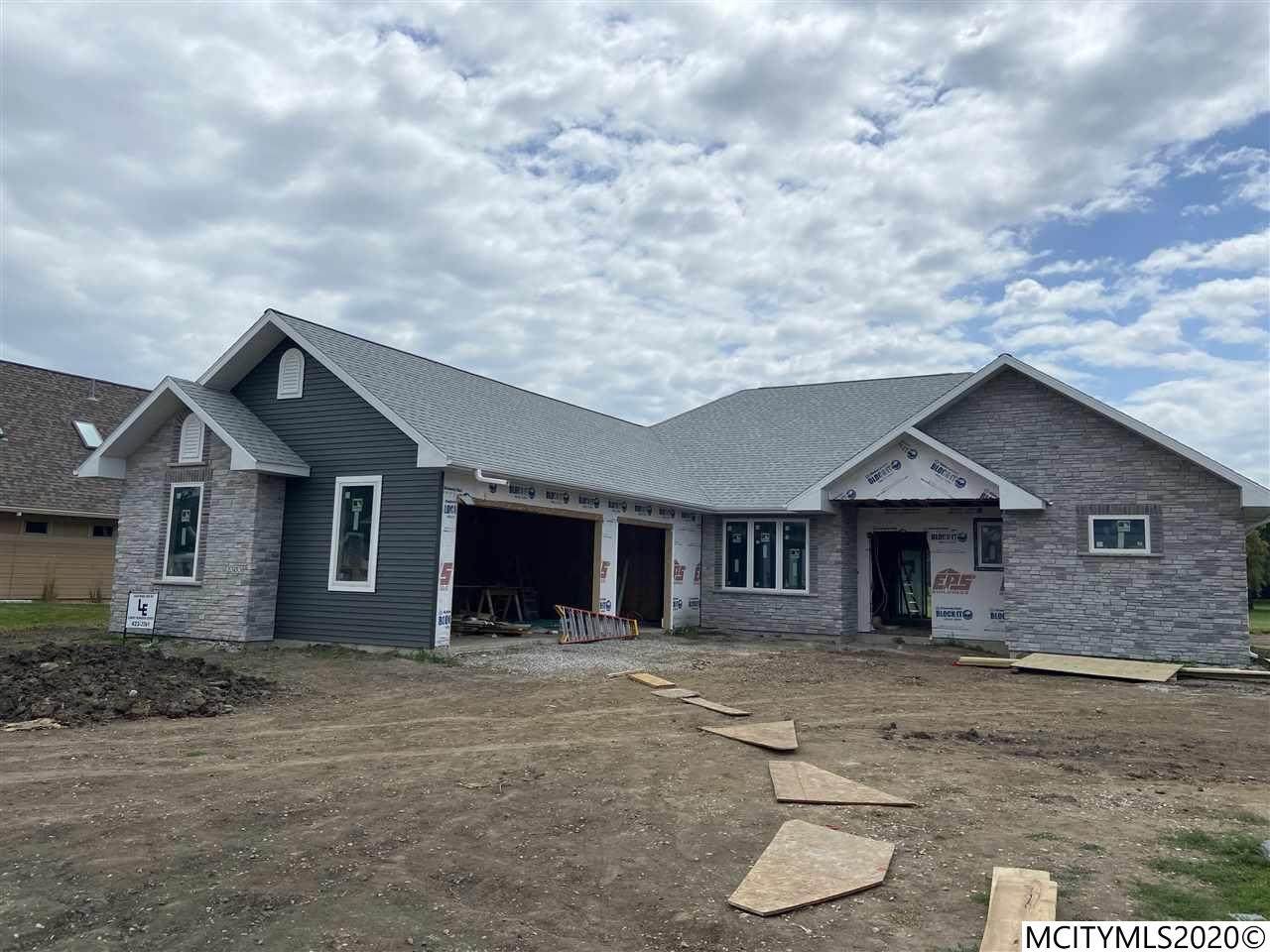 2303 Country Club Dr - Photo 1