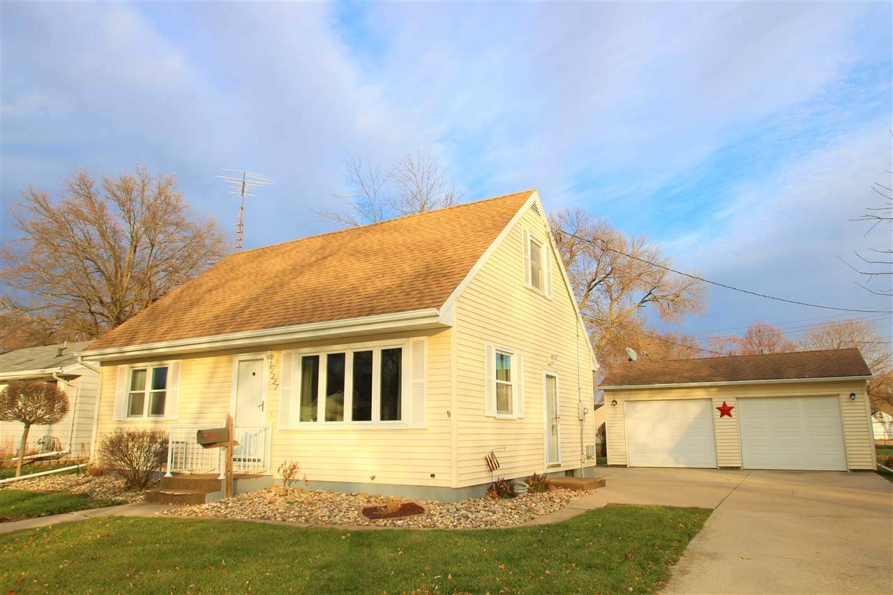 1227 Hampshire Ave - Photo 1