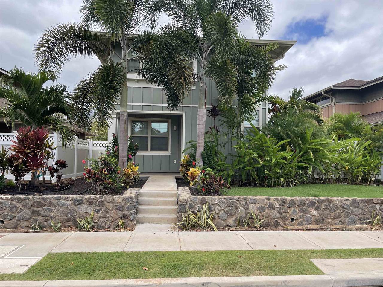 667 Hoe Kawele Ln - Photo 1