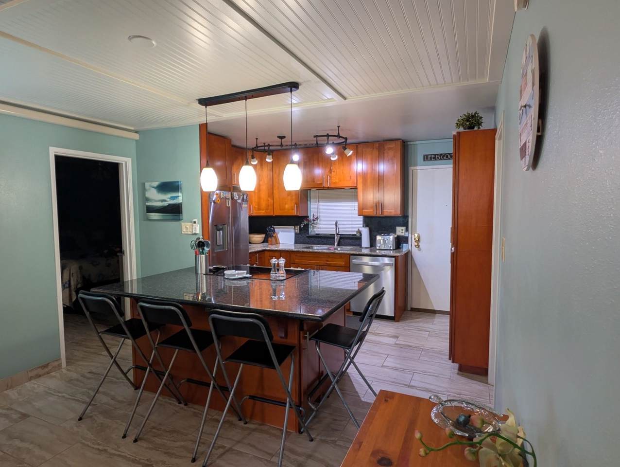 https://bt-photos.global.ssl.fastly.net/maui/1280_boomver_1_408815-2.jpg