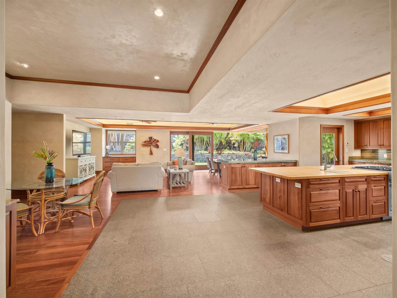 https://bt-photos.global.ssl.fastly.net/maui/1280_boomver_1_409610-2.jpg