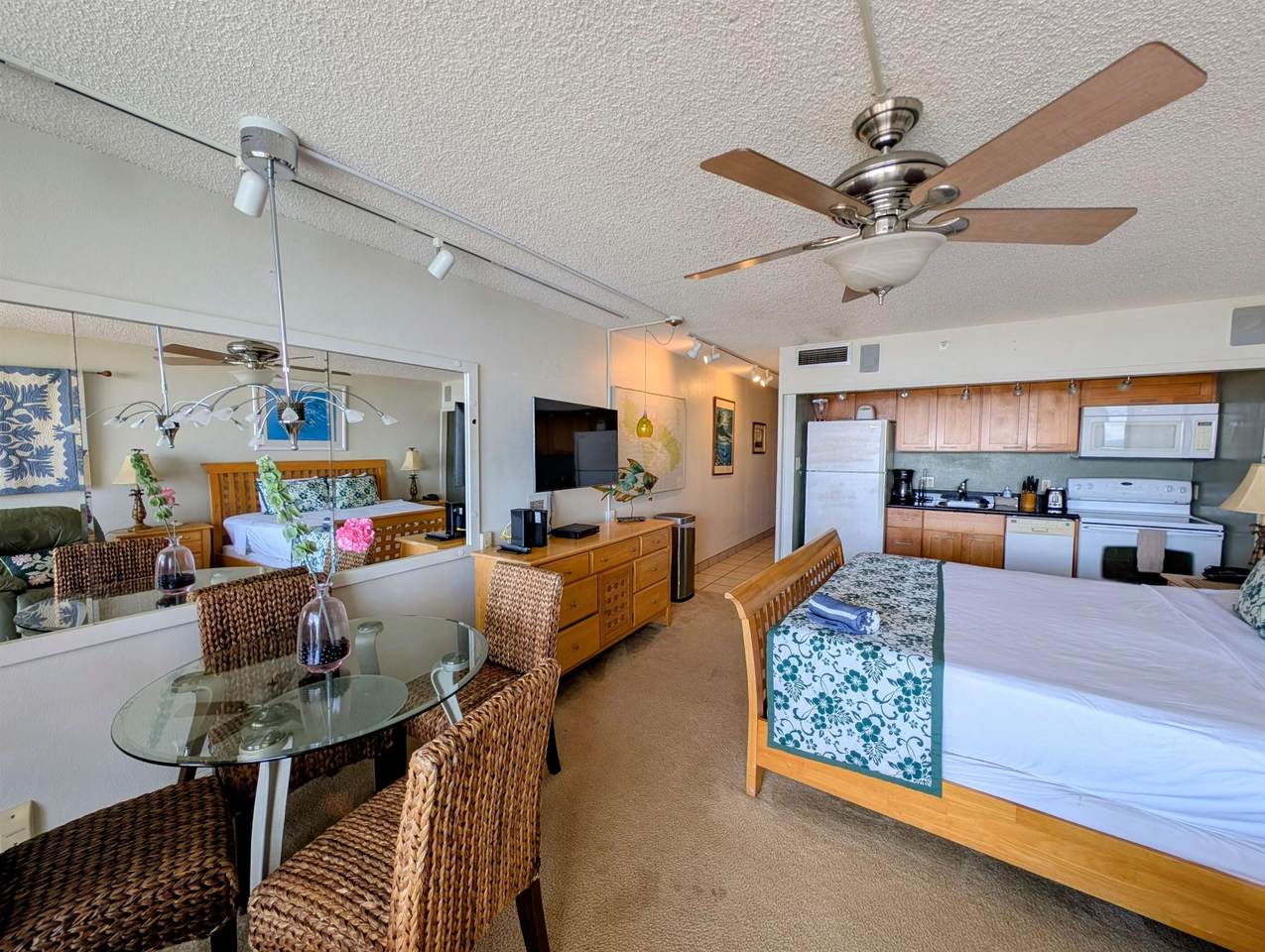 https://bt-photos.global.ssl.fastly.net/maui/1280_boomver_1_409654-2.jpg