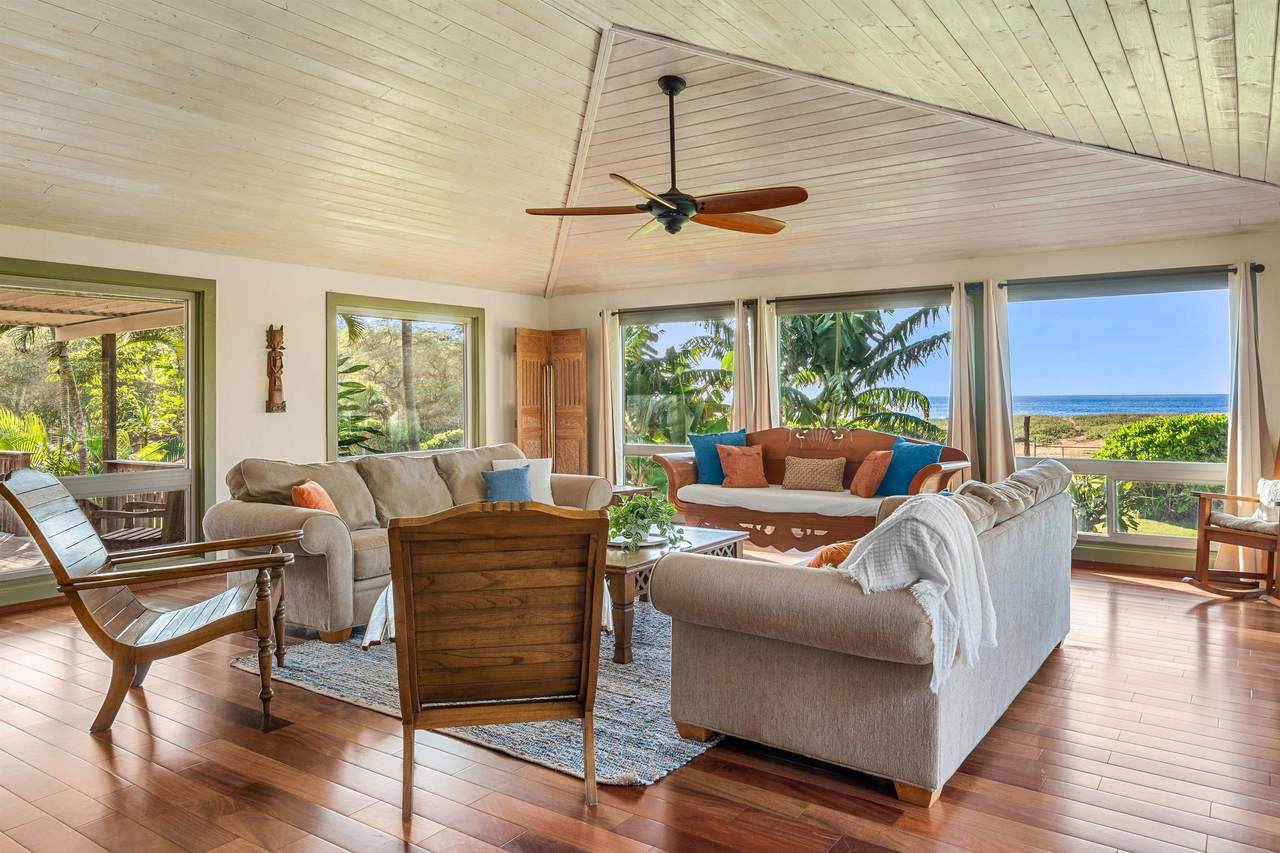 https://bt-photos.global.ssl.fastly.net/maui/1280_boomver_1_410172-2.jpg