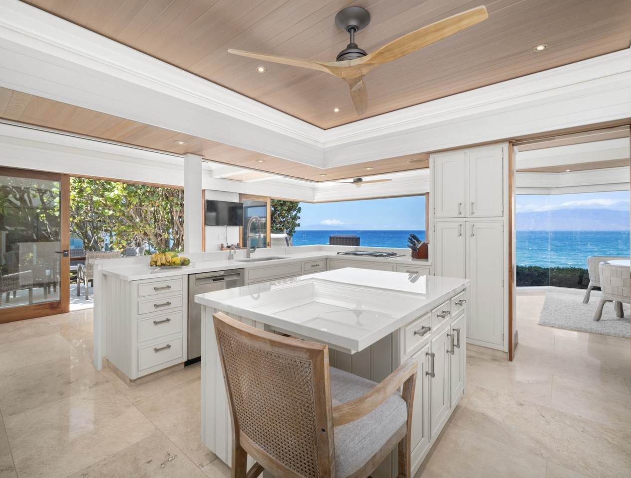 https://bt-photos.global.ssl.fastly.net/maui/1280_boomver_1_410182-2.jpg