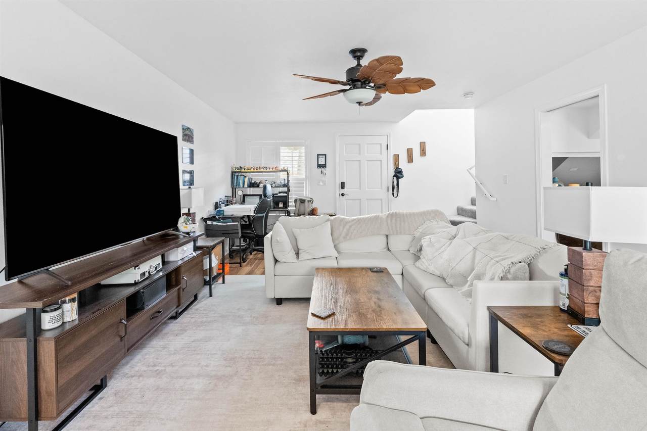 636 Meakanu Ln - Photo 1