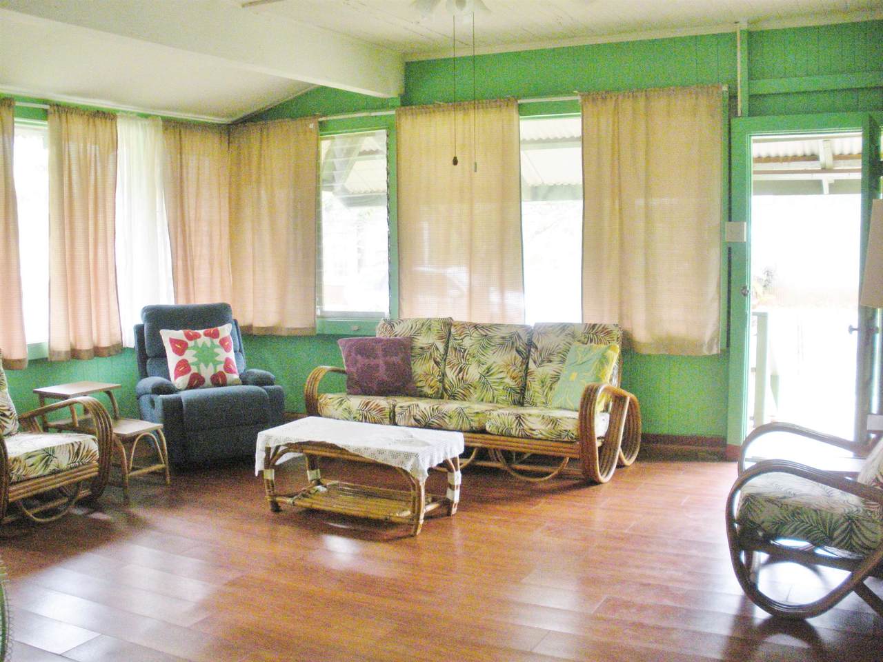 https://bt-photos.global.ssl.fastly.net/maui/1280_boomver_1_406065-2.jpg