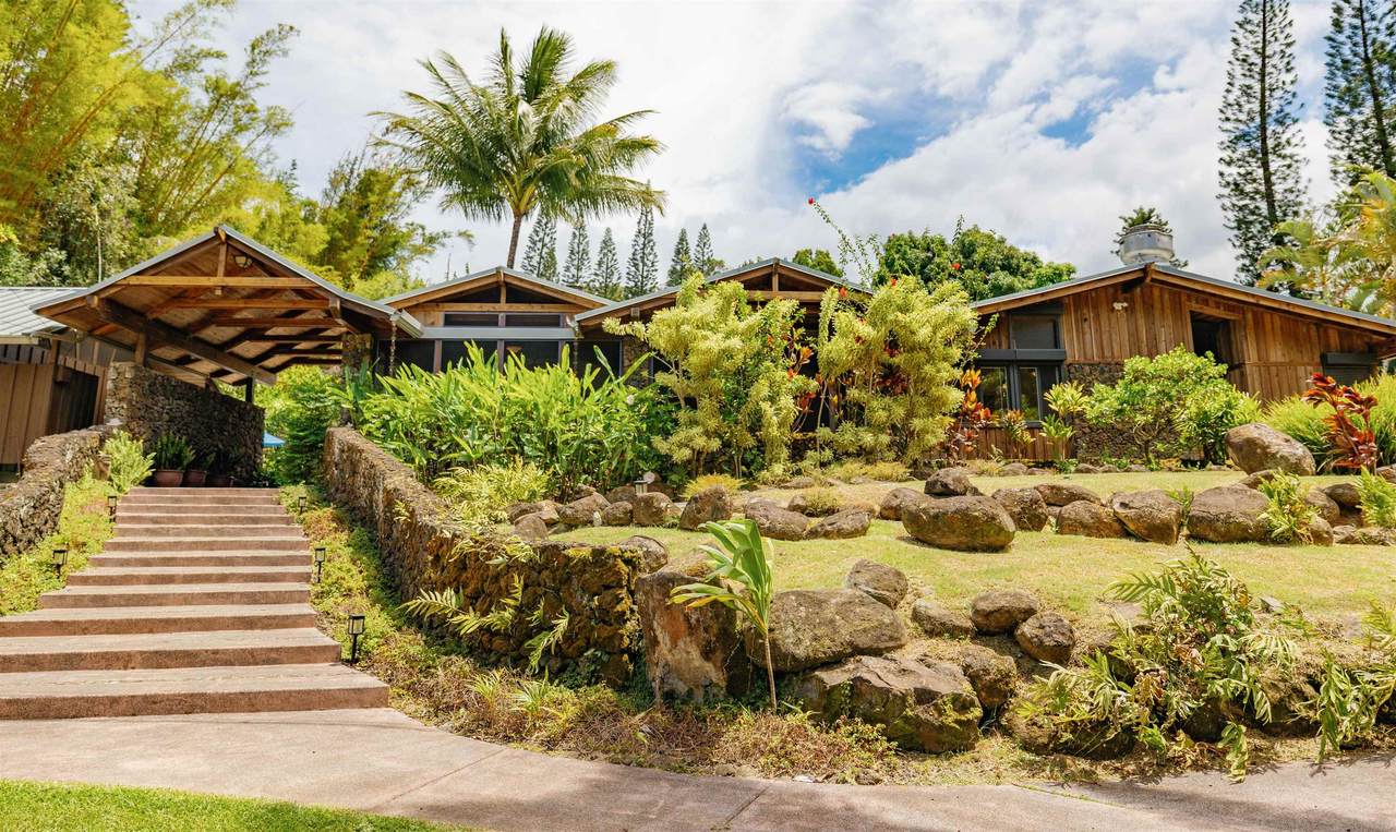 1055 Kaupakalua Rd - Photo 1