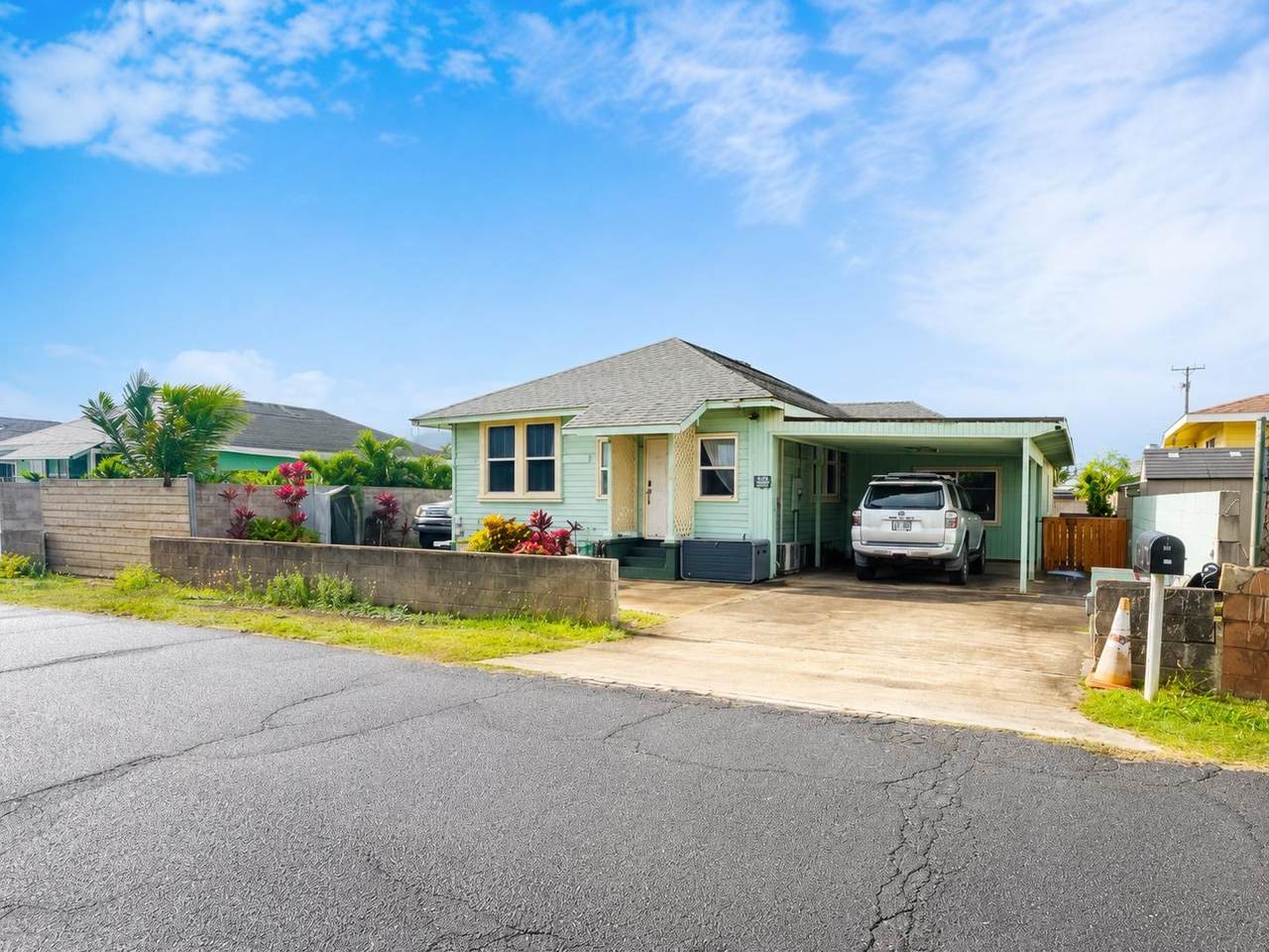 677 Linekona Pl - Photo 1