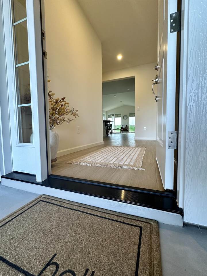 93 Unahe Pl - Photo 1