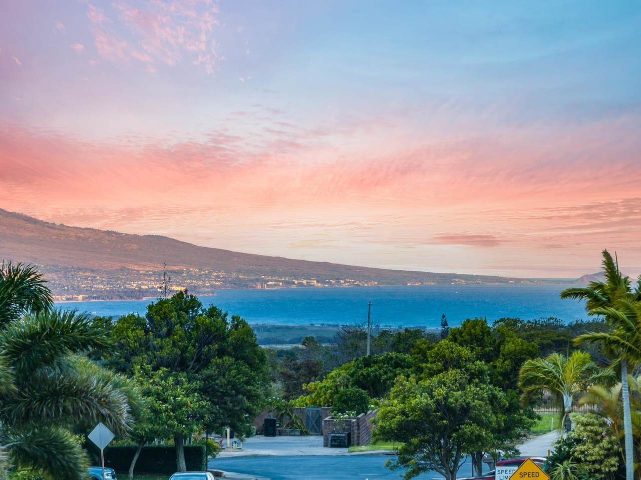 https://bt-photos.global.ssl.fastly.net/maui/1280_boomver_4_406362-2.jpg