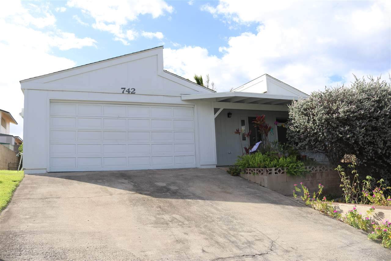 742 Paloma St - Photo 1