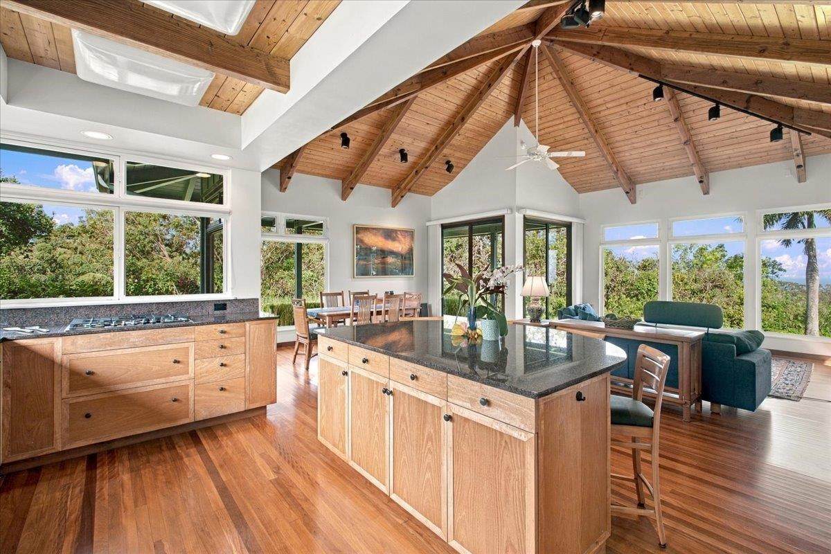 https://bt-photos.global.ssl.fastly.net/maui/orig_boomver_1_410972-2.jpg