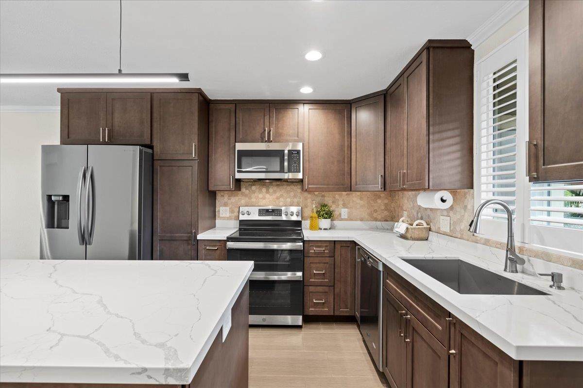 140 Uwapo Rd - Photo 1