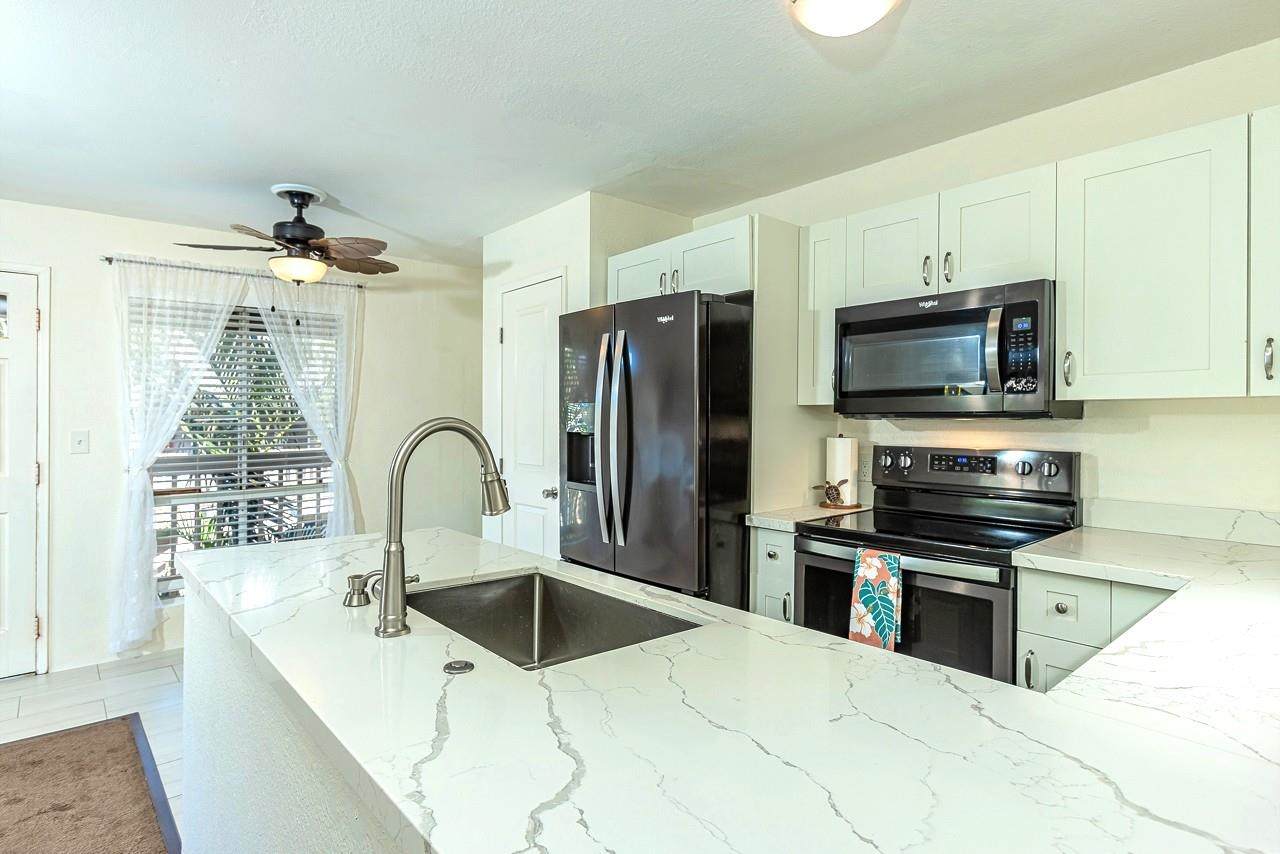 140 Uwapo Rd - Photo 1