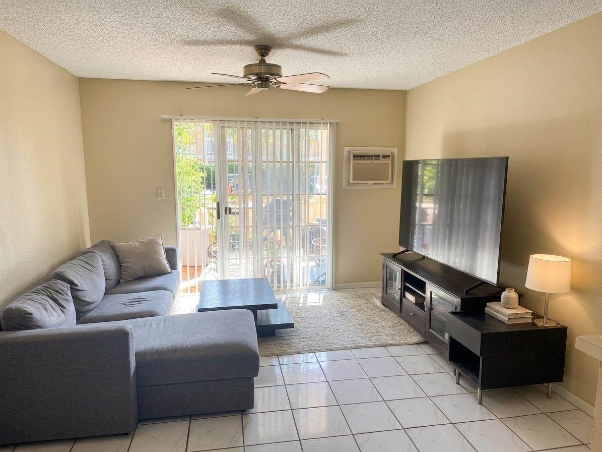 140 Uwapo Rd - Photo 1