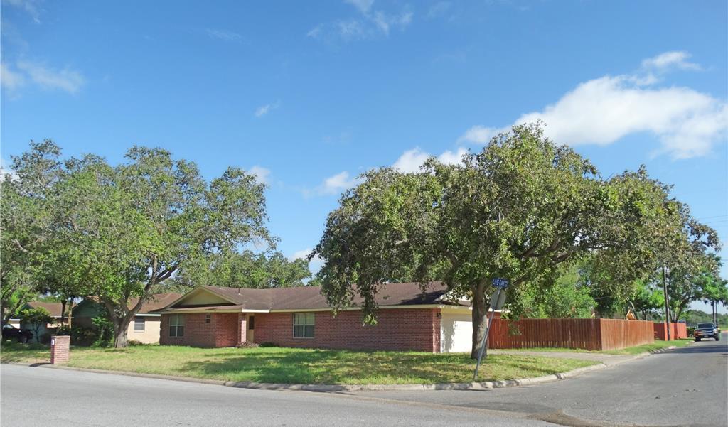 200 Live Oak Drive - Photo 1