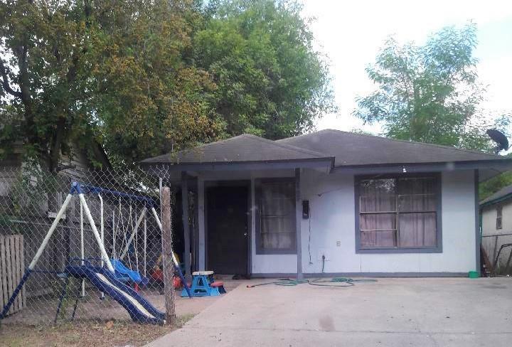 105 Cedro Street - Photo 1