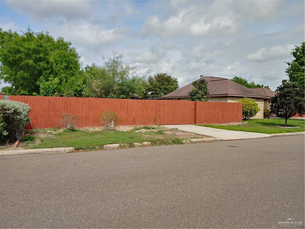 300/304 Jessica Jane Avenue - Photo 1