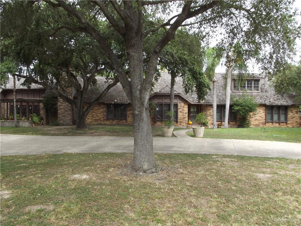 711 Shary - Photo 1