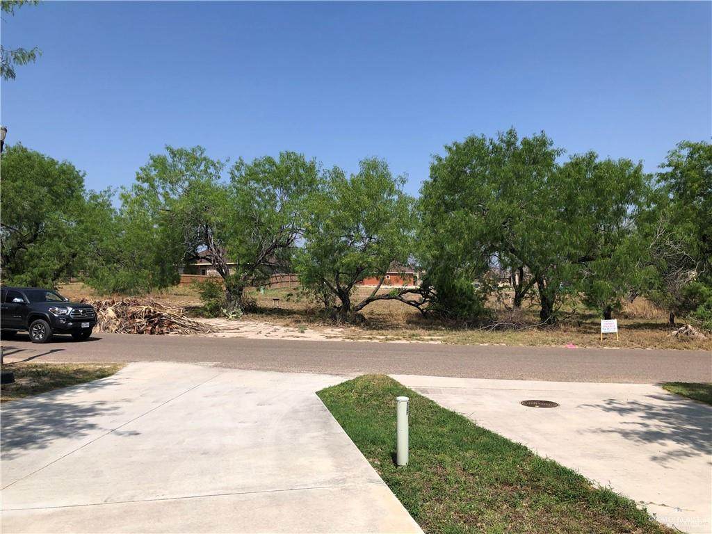 501 Kika De La Garza - Photo 1