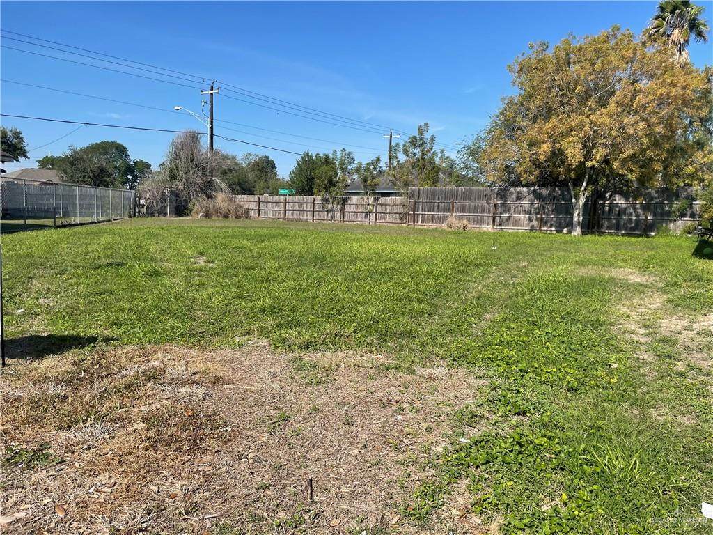 2809 Los Pinos - Photo 1
