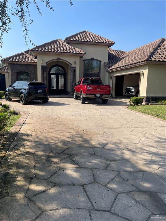 1008 Travis - Photo 1