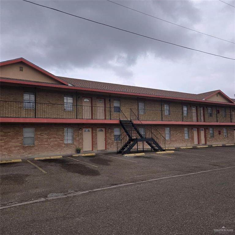 306 Roberts - Photo 1